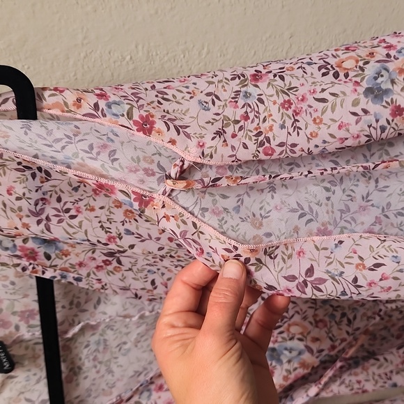 Anxiety Sheer Floral Top w/Shoulder Cutouts - Picture 7 of 8